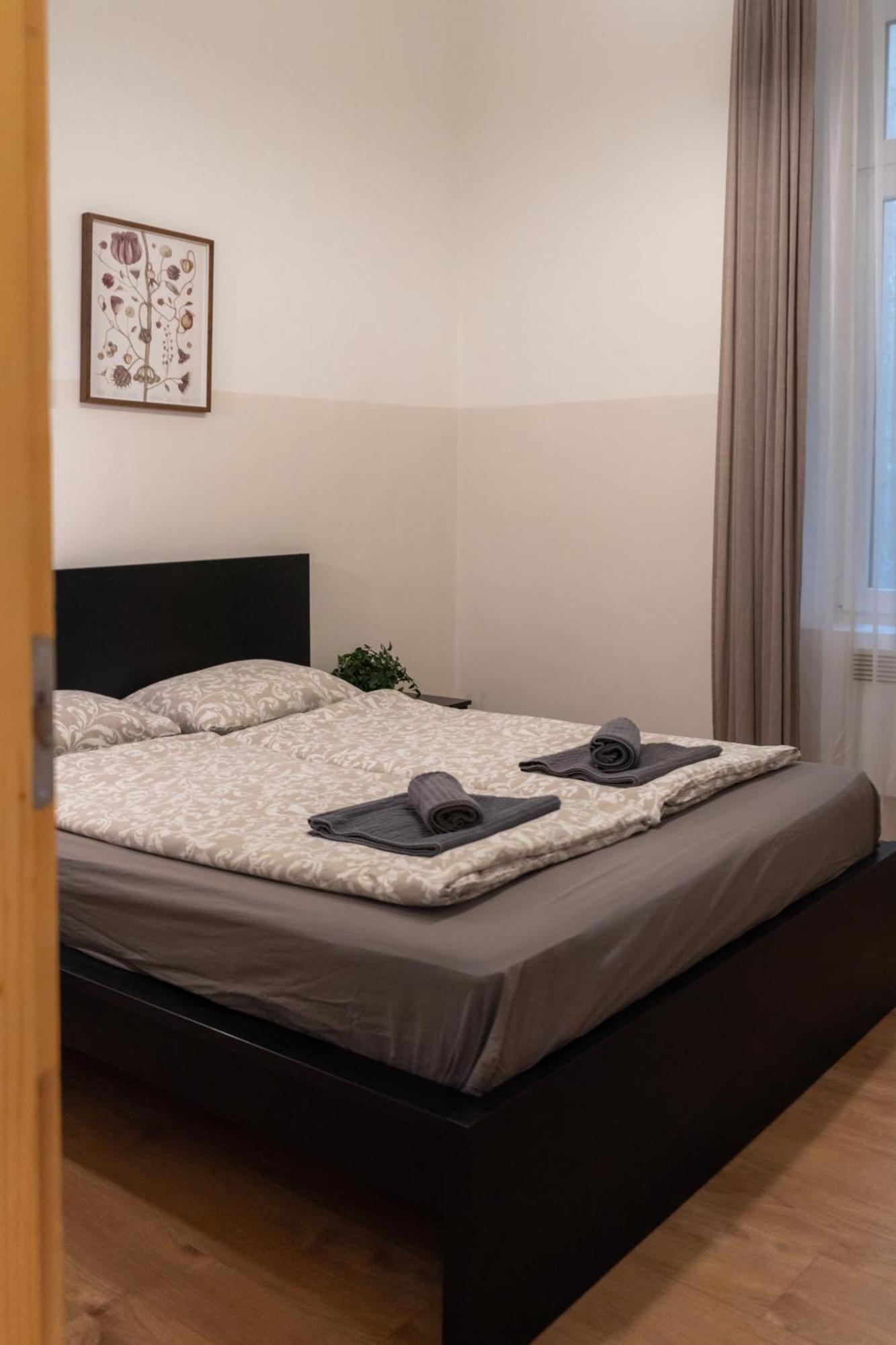Cozy Apartment In Akacfa Street Budapeste Exterior foto